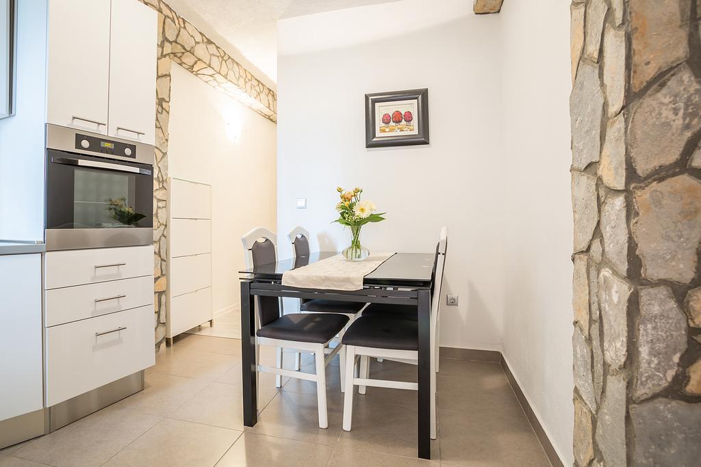 Apartma Sara